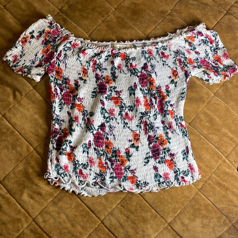 Off the shoulder crop